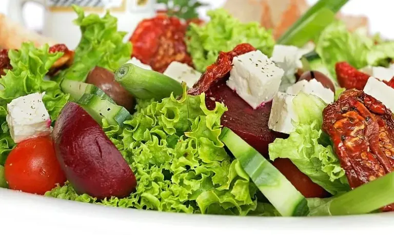 In 5 stappen zelf een gezonde salade